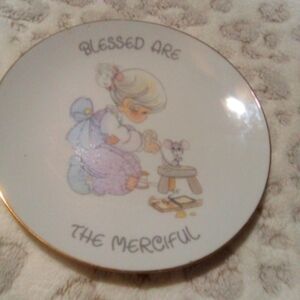 PRECIOUS moments collector plate. 6.5 inches. Says "blessed are the merciful"